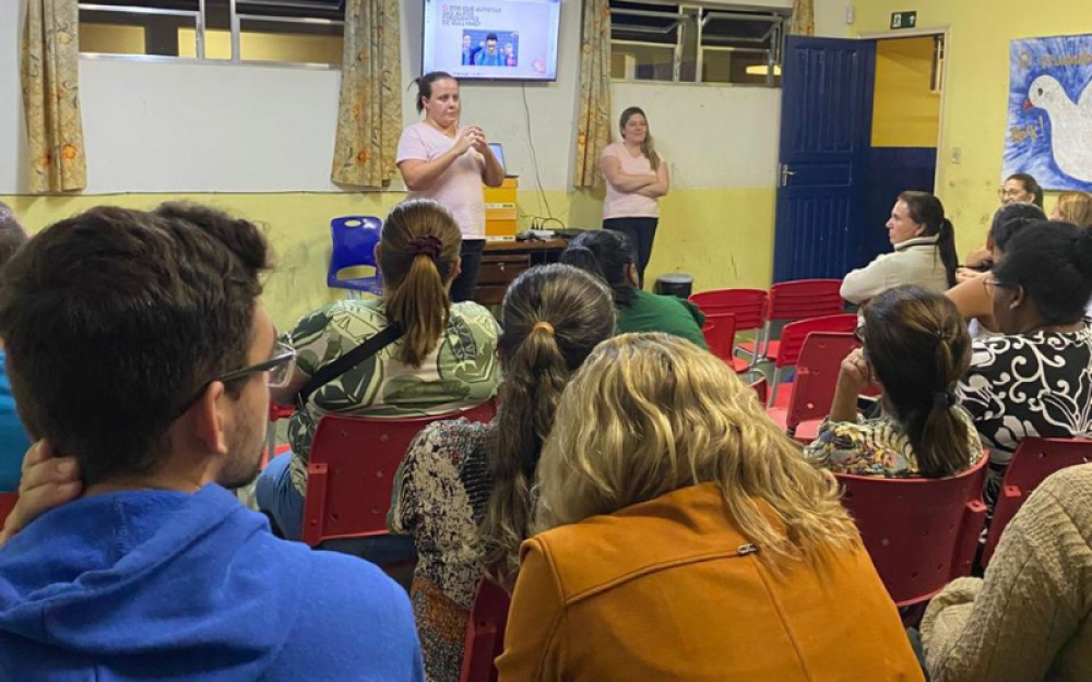 Governo Municipal realiza ação com pais e responsáveis de alunos autistas.